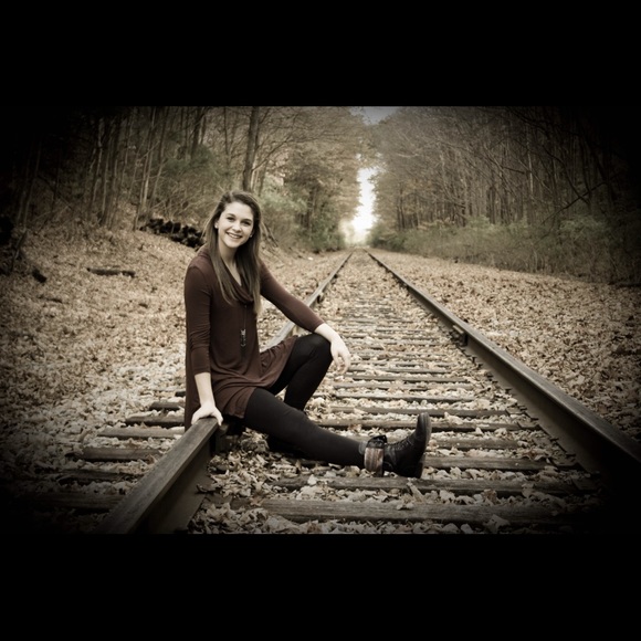 Meet your Posher, Taylor - Picture 4 of 5